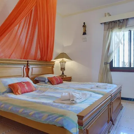 Puerto Del Carmen Sleeps 9 Pool Wifi Vila Puerto del Carmen (Lanzarote)