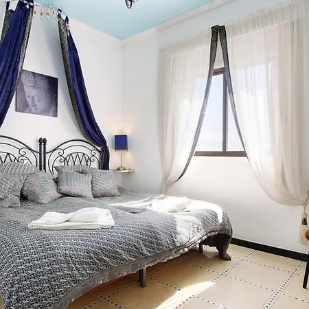 Puerto Del Carmen Sleeps 9 Pool Wifi Vila *